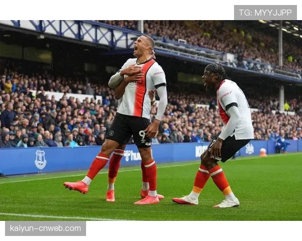 卢顿镇1-1战平埃弗顿，太妃糖仍未脱离降级危险